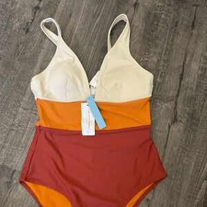 Women’s cupshe NWT size s one piece swimsuit